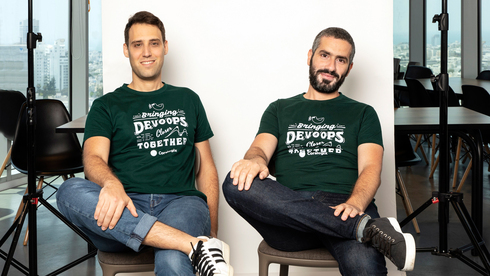 Coralogix co-founders Ariel Assaraf (right) and Yoni Farin. Photo: Asaf Peretz